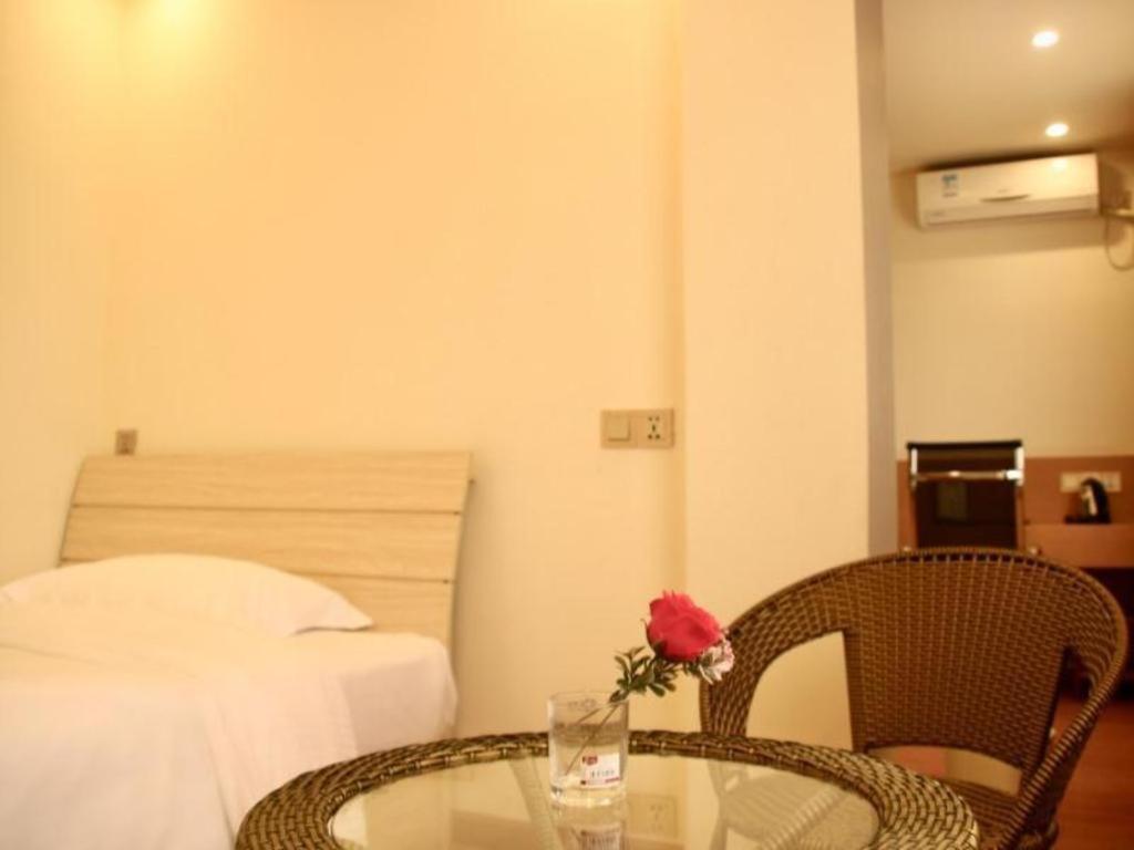 Greentree Inn Zhejiang Ningbo South Railway Station Express Hotel Exterior photo