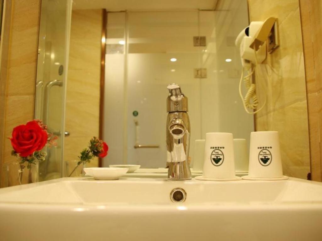 Greentree Inn Zhejiang Ningbo South Railway Station Express Hotel Exterior photo